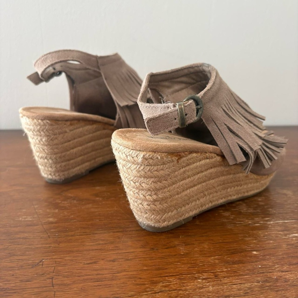 Minnetonka Tan Suede Wedges - Picture 8 of 8